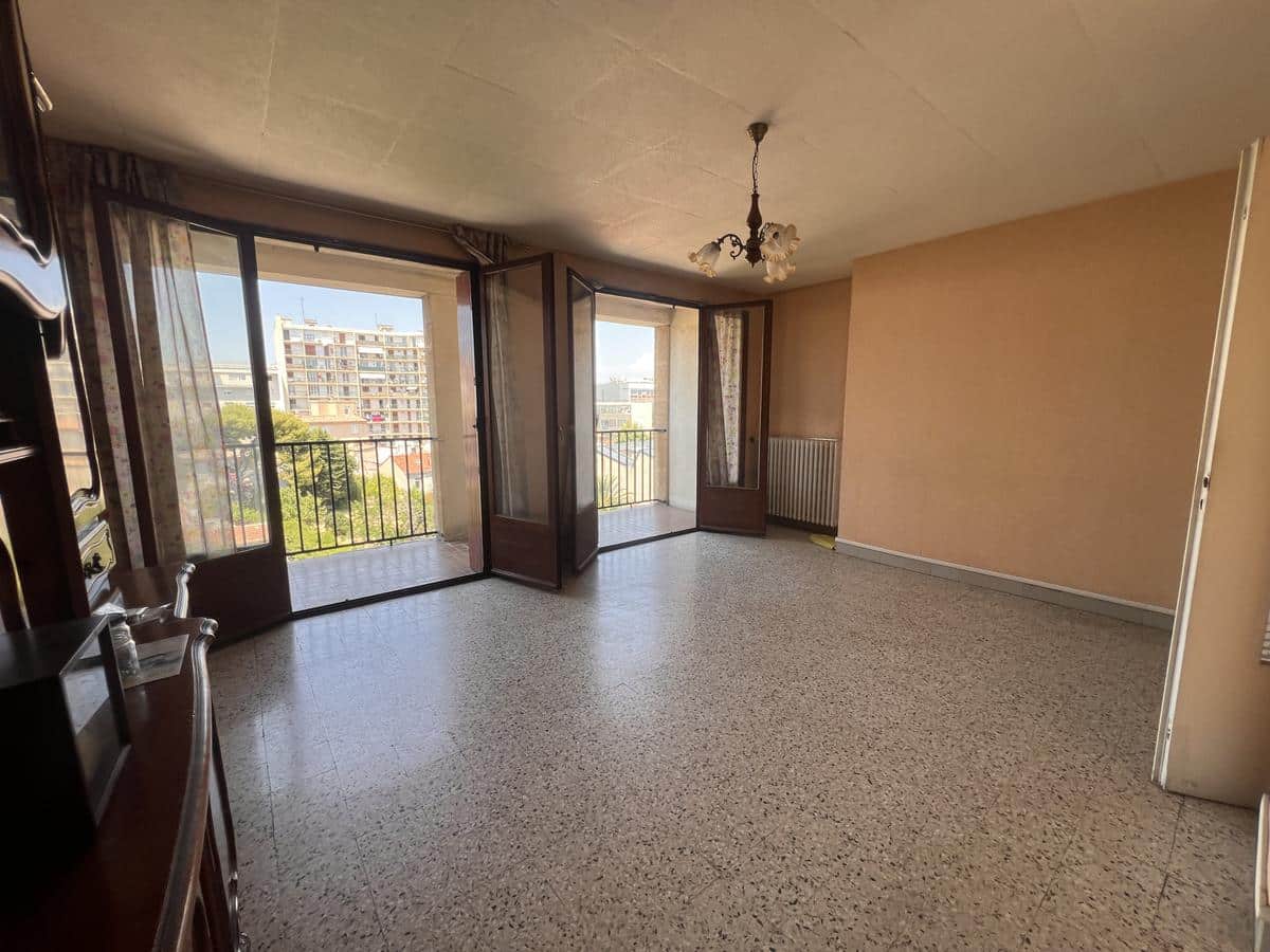 Apartment T3 69.77 m2 Carrez + balcony and loggia 6th floor