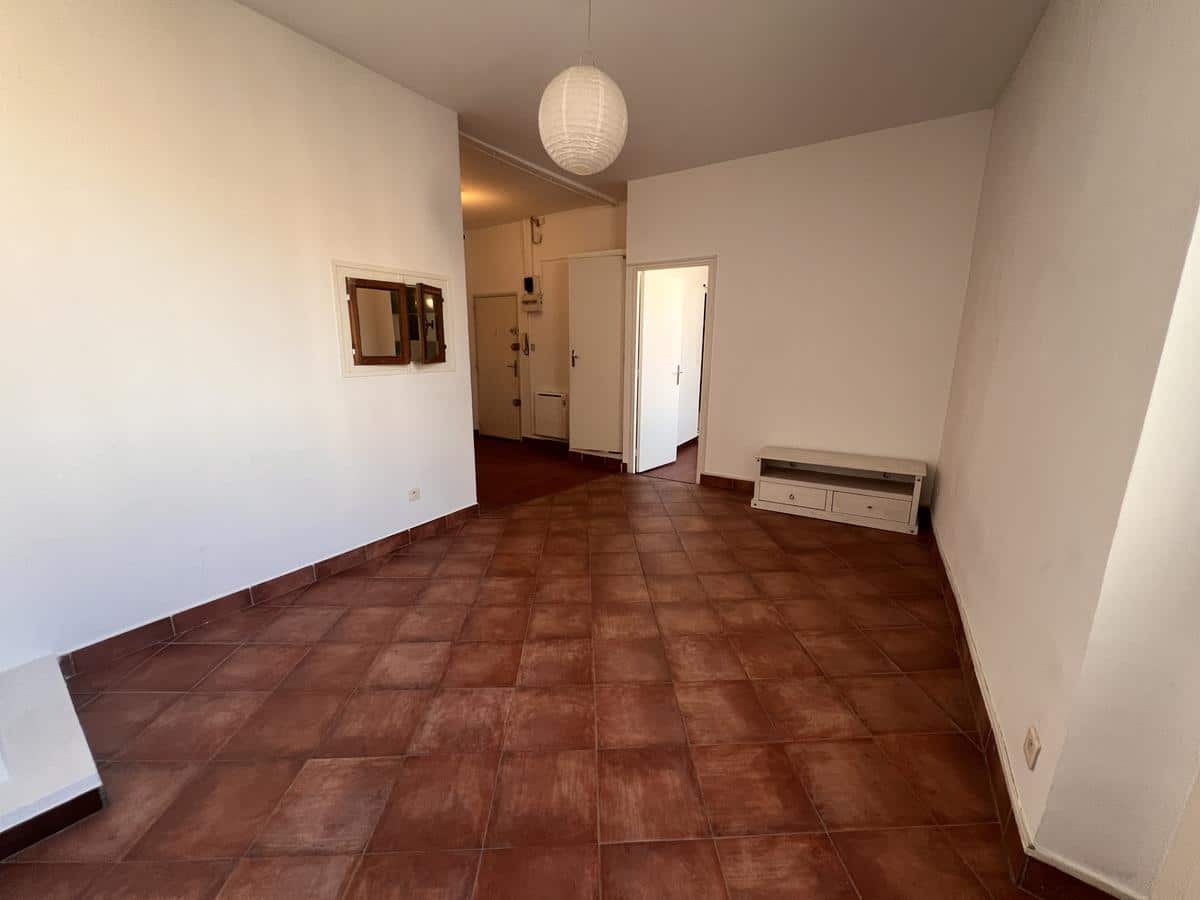 T2 – RUE DE LA CROIX 13007 MARSEILLE