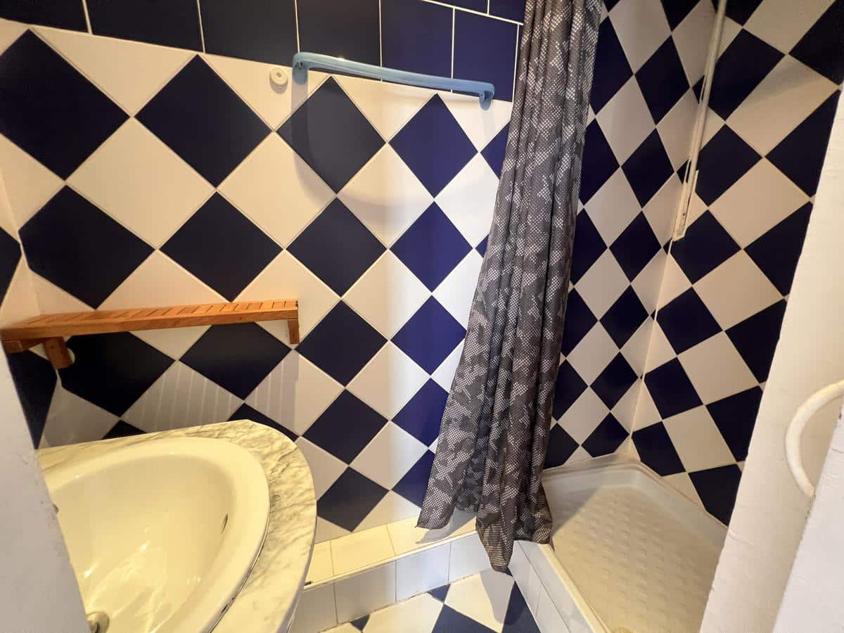 T2 – RUE DE LA CROIX 13007 MARSEILLE
