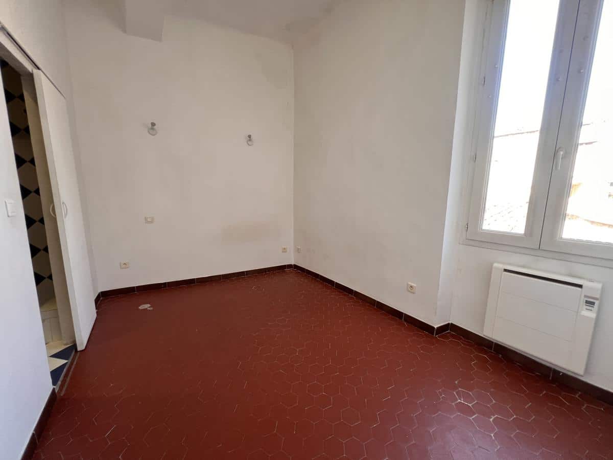 T2 – RUE DE LA CROIX 13007 MARSEILLE