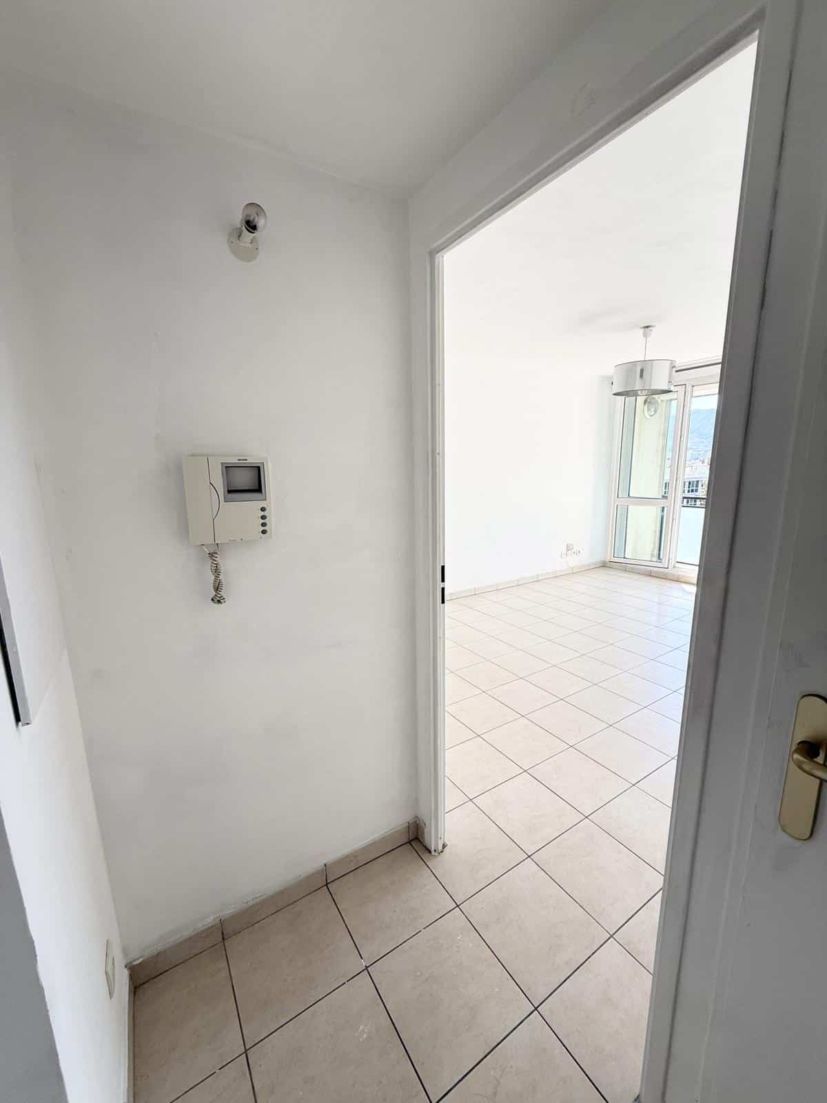 Type 2 de 34,5 m2 avec balcon Marseille 8ème