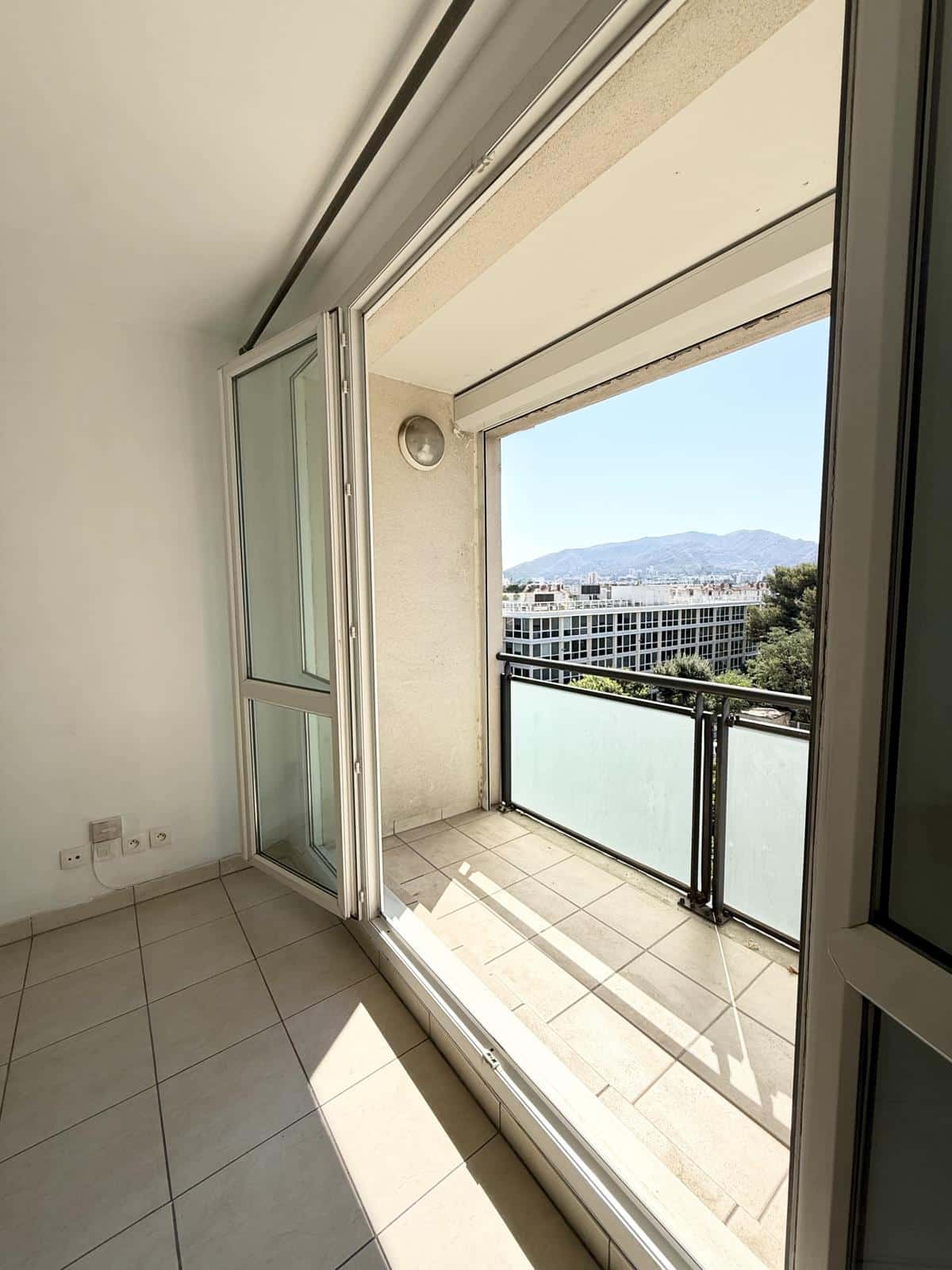 Type 2 de 34,5 m2 avec balcon Marseille 8ème