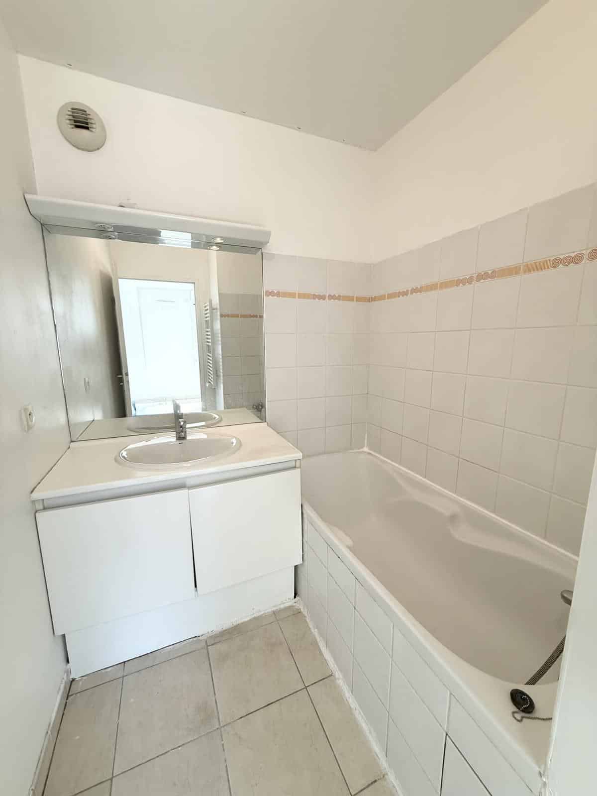 Type 2 de 34,5 m2 avec balcon Marseille 8ème