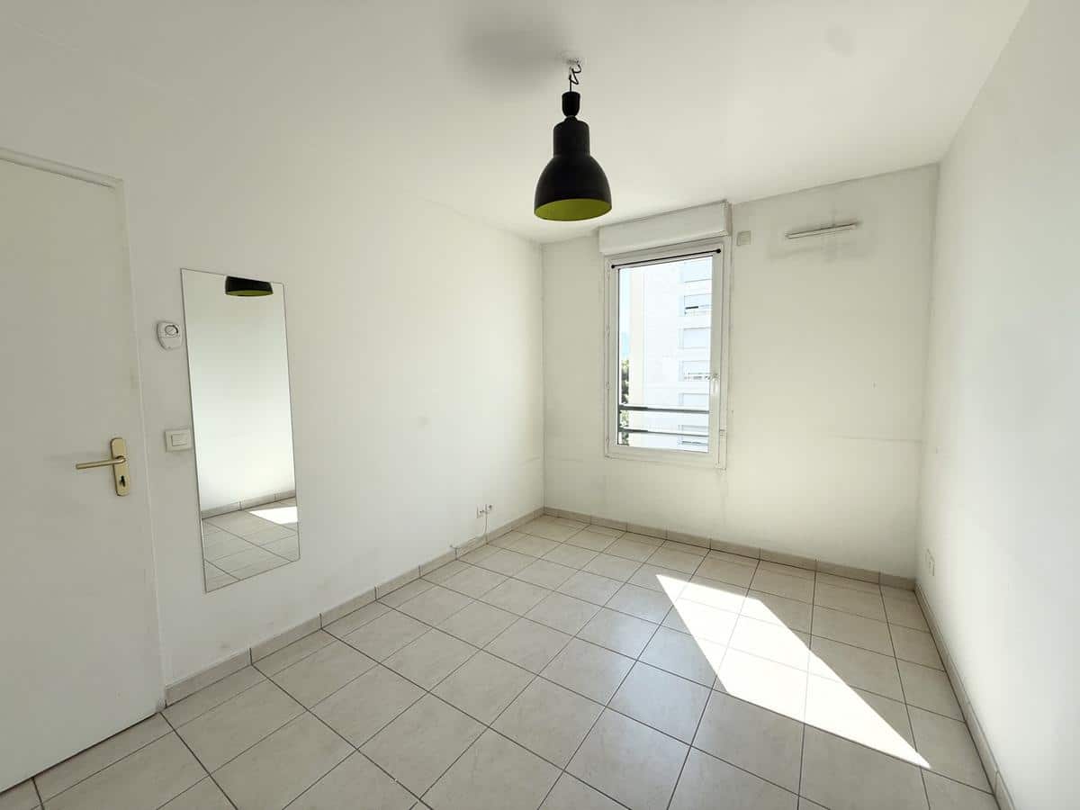 Type 2 of 34.5 m2 with balcony Marseille 8th