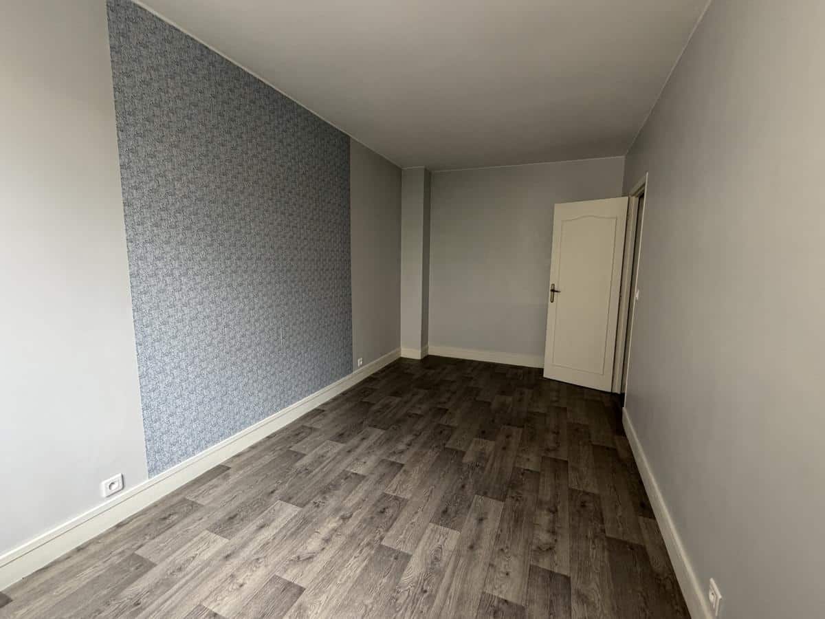 15th district LOURMEL / RUE LECOURBE: 2/3 room apartment for rent