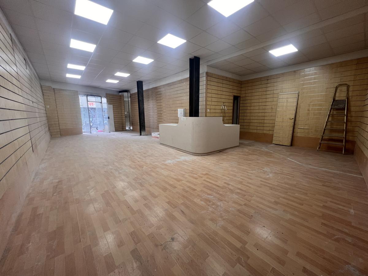 3 LOTS A VENDRE — Local commercial + 2 appartements — 55 rue
