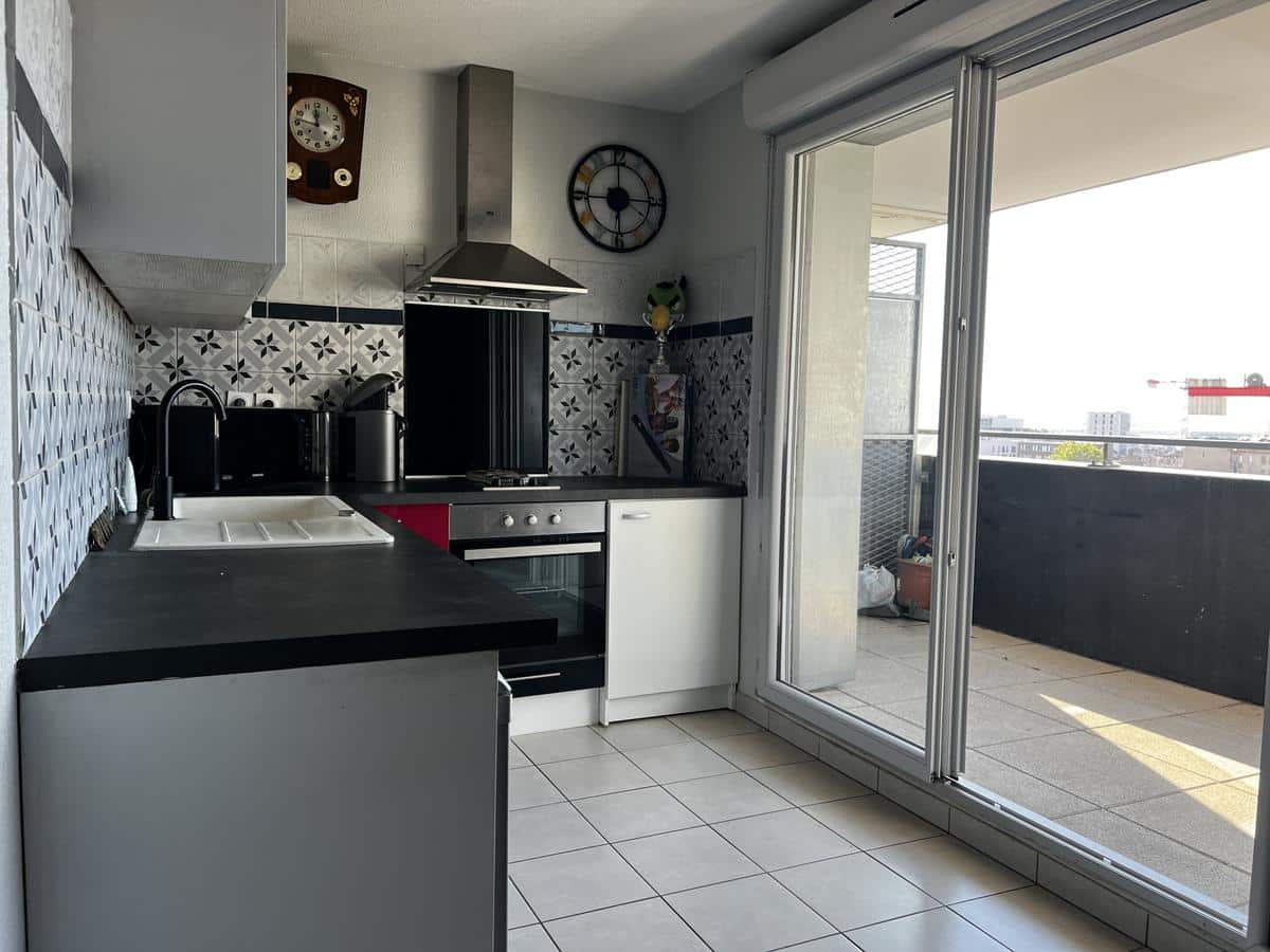 Large T2 with Balcony – Top Floor – New Residence – View