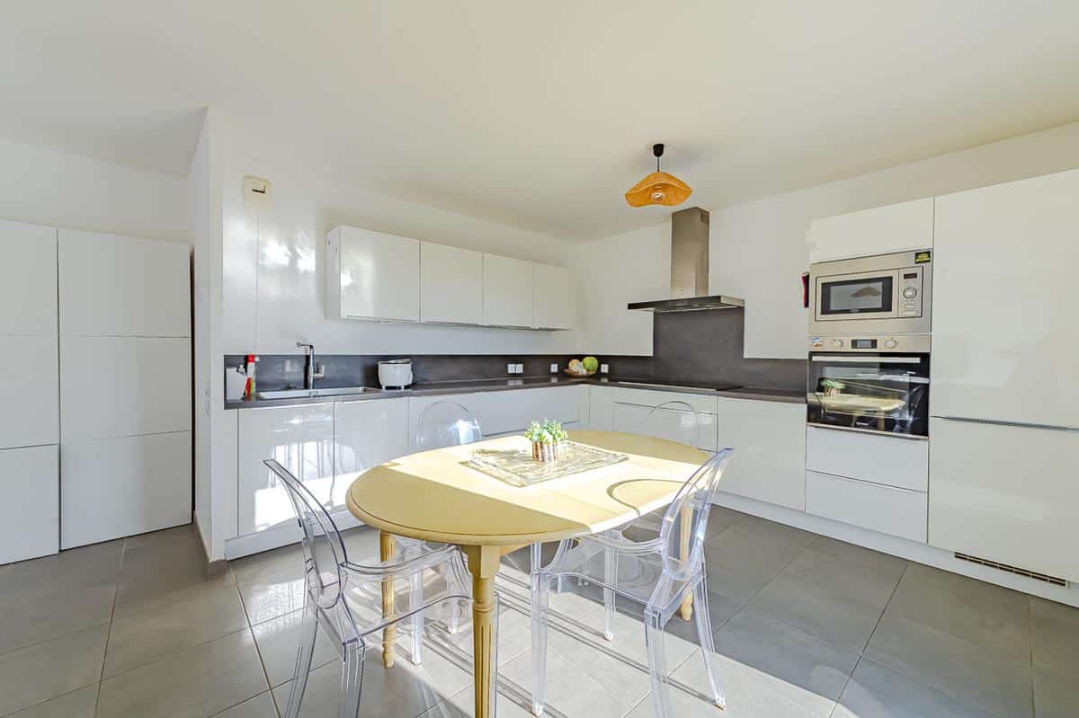 Exclusivité   Appartement T4 lumineux, dernier étage, terras