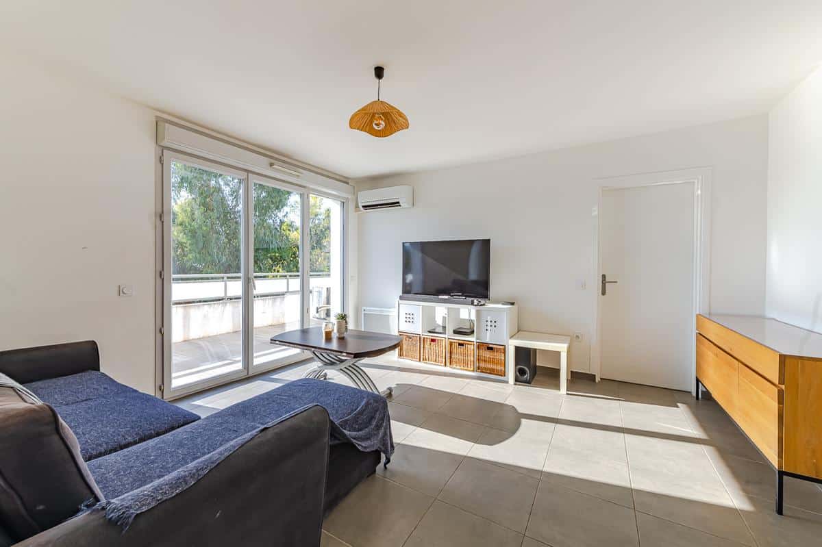 Exclusive Bright T4 apartment, top floor, terrace