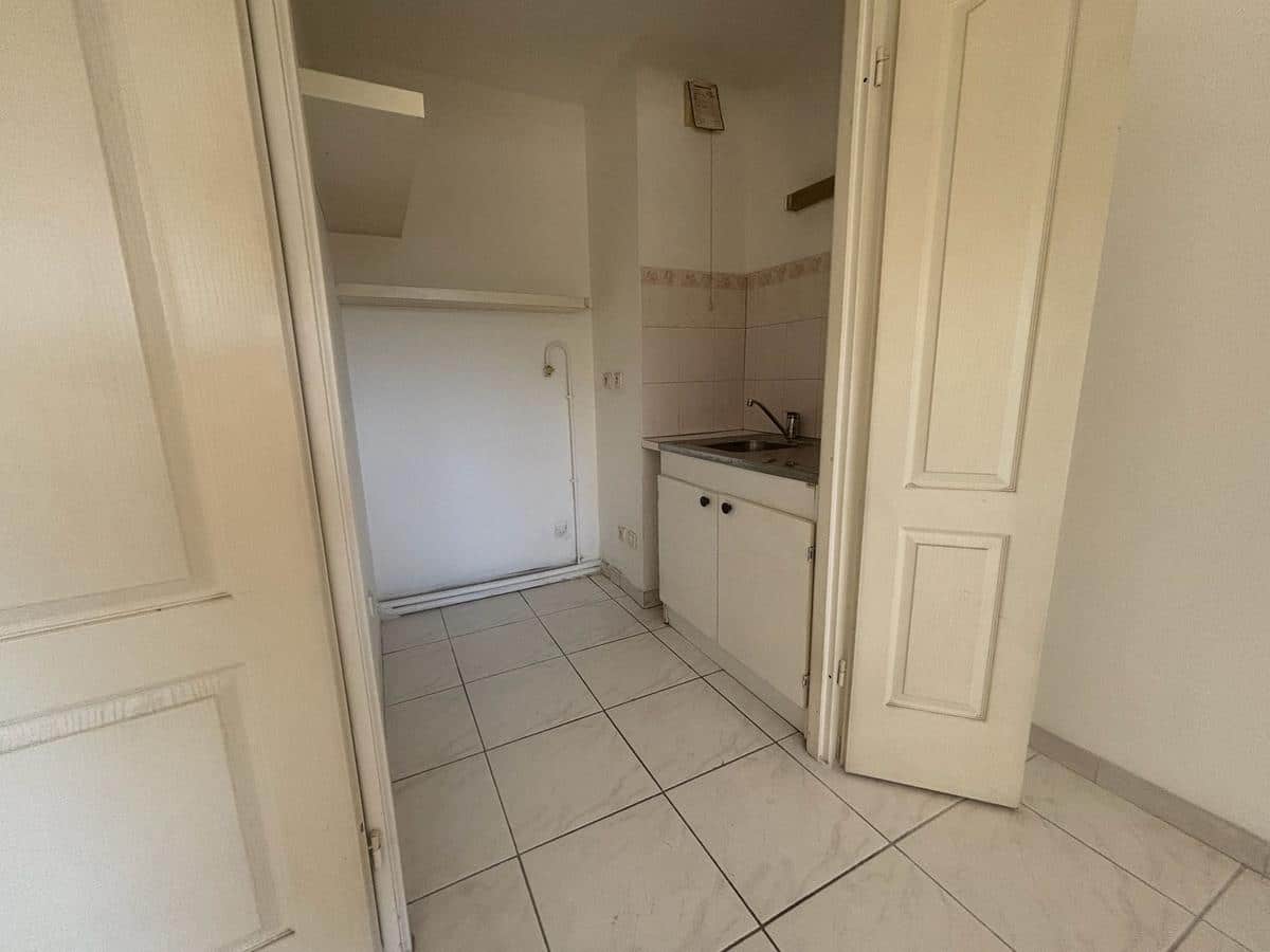 Local professionnel – 14 rue Negresko, Marseille 8e