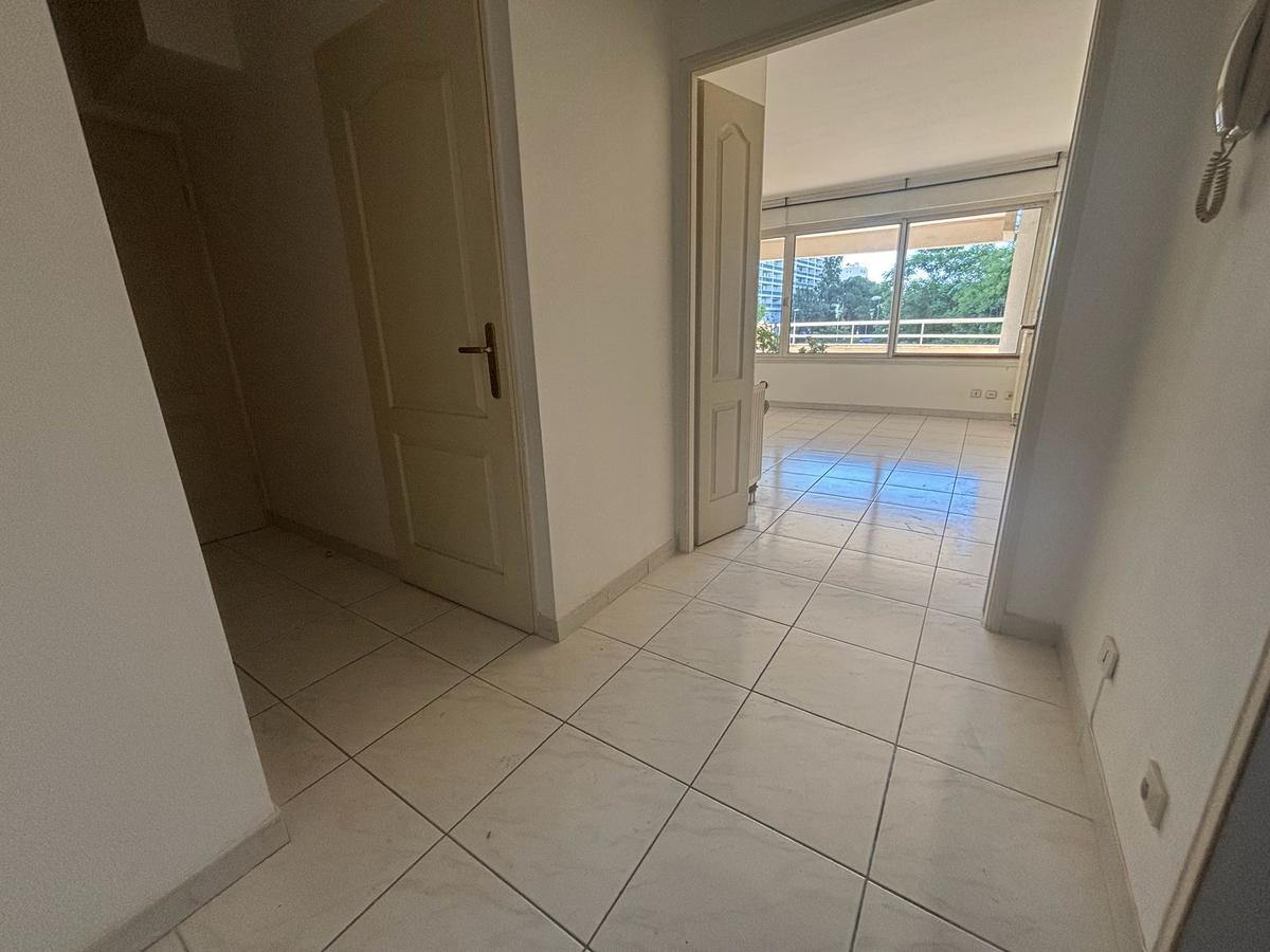 Local professionnel – 14 rue Negresko, Marseille 8e