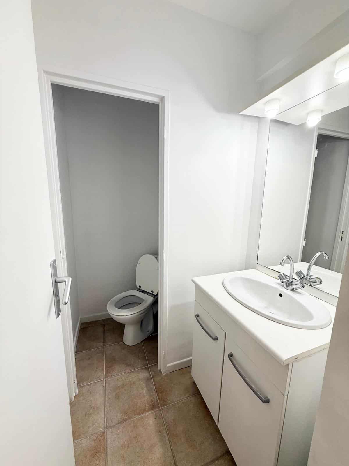 Commercial premises 63 m2 Marseille 8th