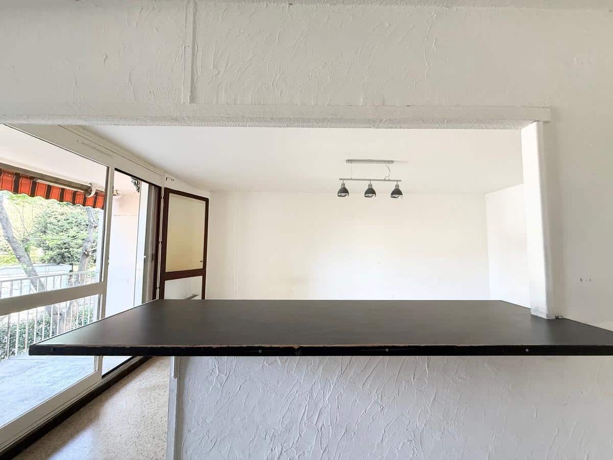 type 5 of 95 m2 + 2 terraces 13012 Marseille