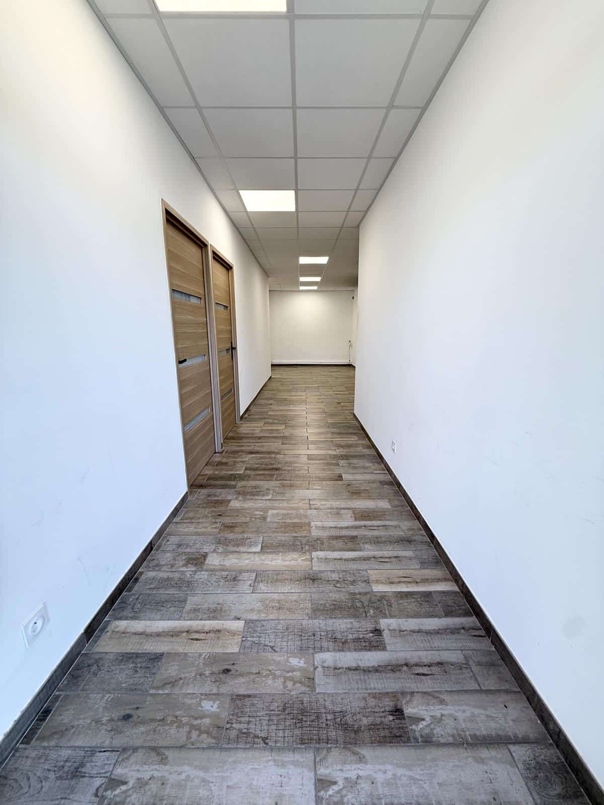 Local commercial de 180 m2 entièrement rénové – Les Pennes M