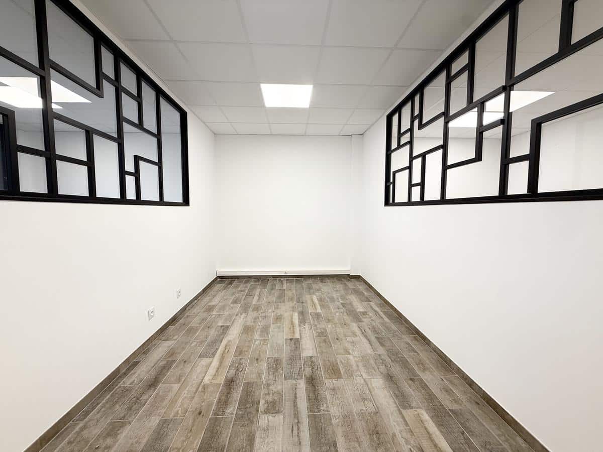 Local commercial de 180 m2 entièrement rénové – Les Pennes M