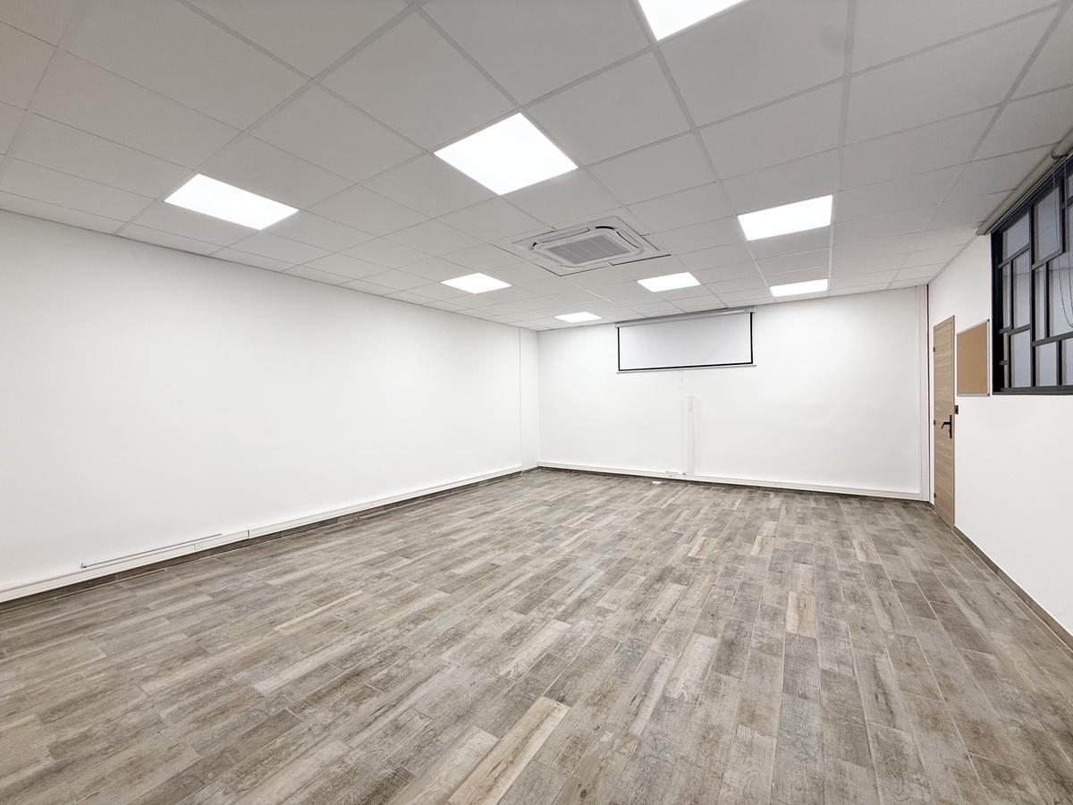 Local commercial de 180 m2 entièrement rénové – Les Pennes M