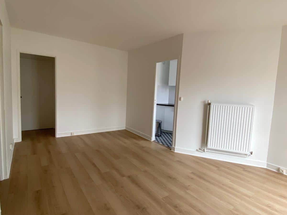 RUE DE MONTREUIL : APPARTEMENT UNE PIECE REFAIT ENTIEREMENT