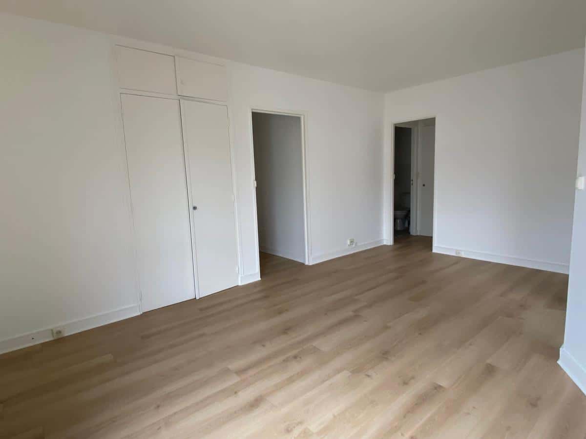 RUE DE MONTREUIL : APPARTEMENT UNE PIECE REFAIT ENTIEREMENT