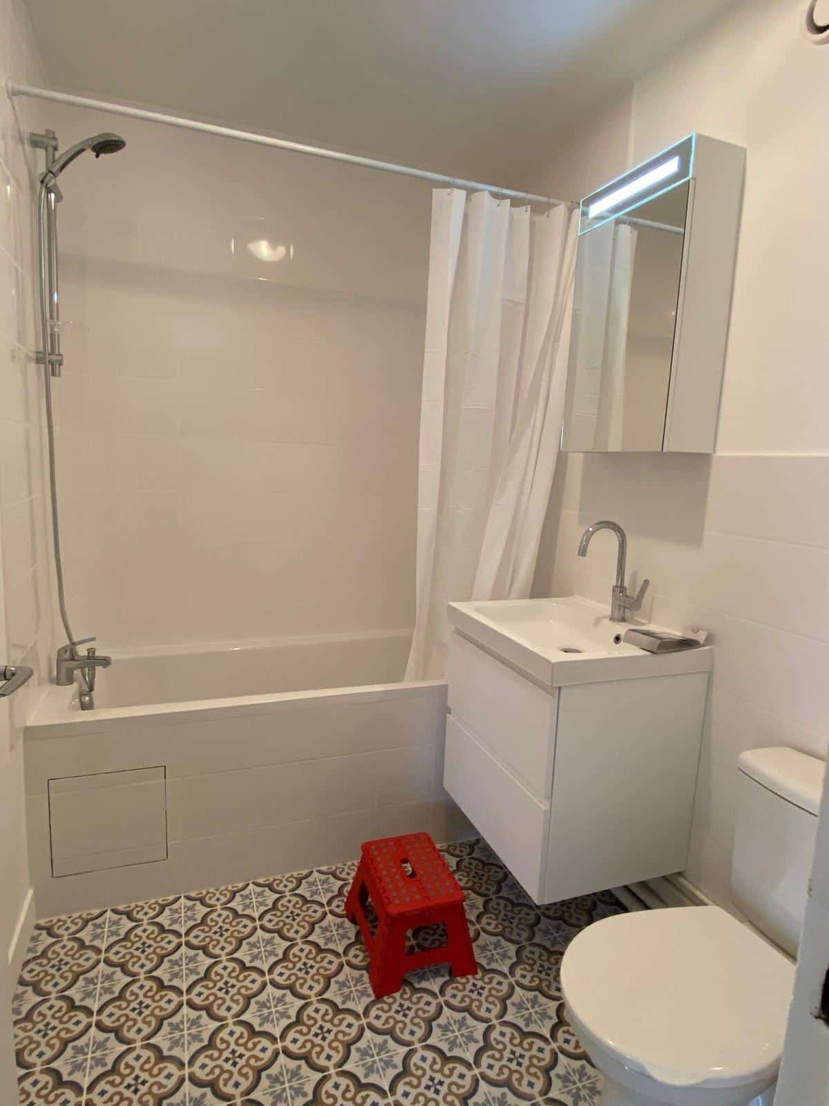 RUE DE MONTREUIL : APPARTEMENT UNE PIECE REFAIT ENTIEREMENT
