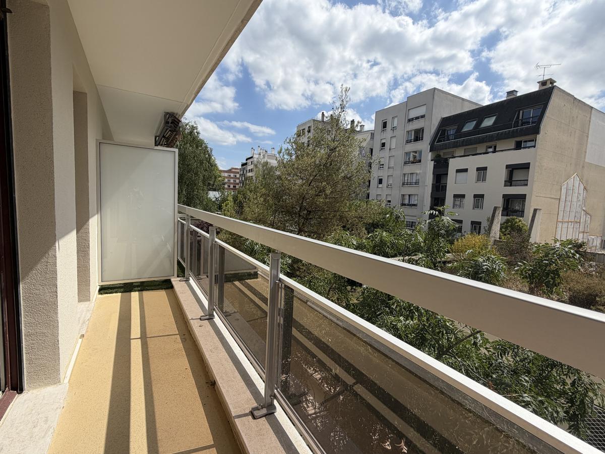 20ème GAMBETTA/ PERE LACHAISE : STUDIO À VENDRE AVEC BALCON