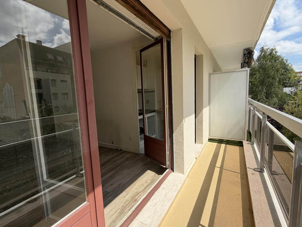 20ème GAMBETTA/ PERE LACHAISE : STUDIO À VENDRE AVEC BALCON