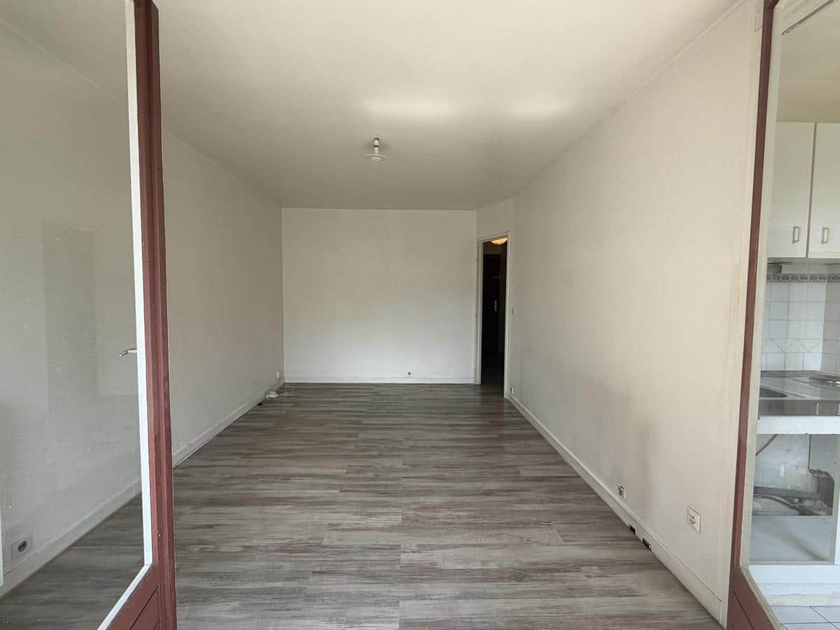 20th GAMBETTA/PERE LACHAISE: STUDIO FOR SALE WITH BALCONY