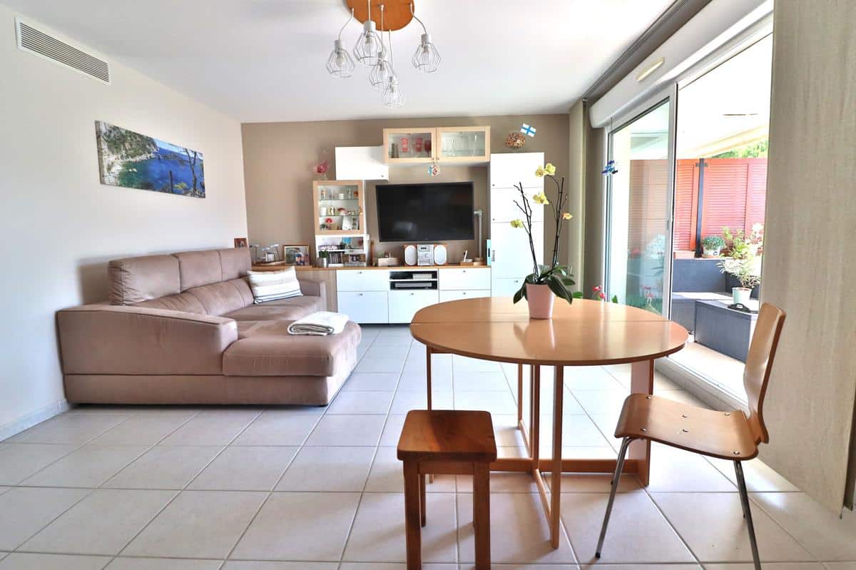 13009 – MAZARGUES – T3 WITH BALCONY AND DOUBLE BOX POSSIBILITY