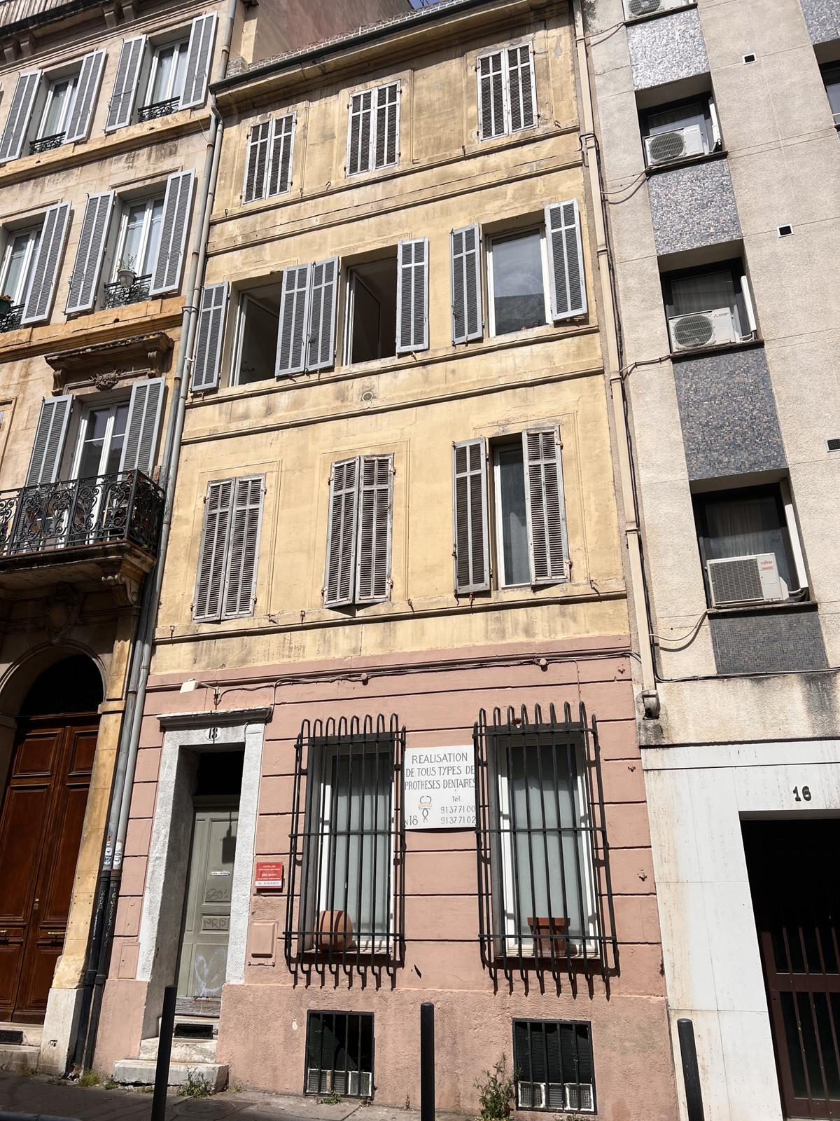 Marseille 13006 rue Aldebert Appartement traversant à rén