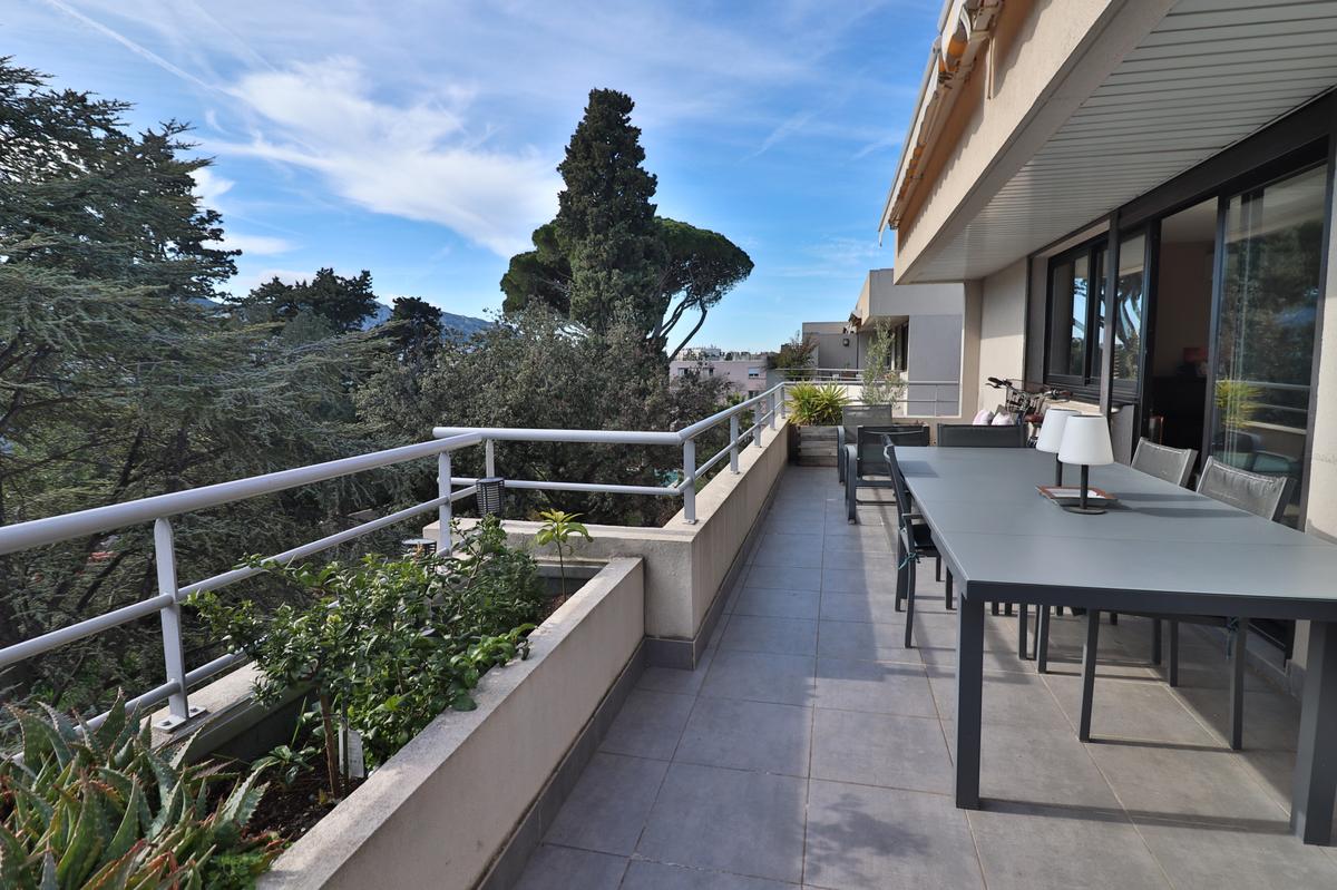13008 – SAINT ANNE – T2 APARTMENT WITH LARGE TERRACES E