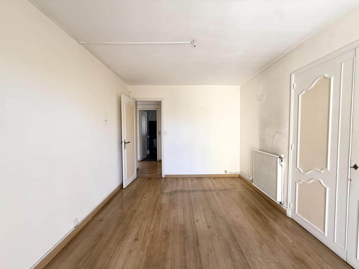 Type 3 de 69 m2 + loggia + cave 13009 Marseille