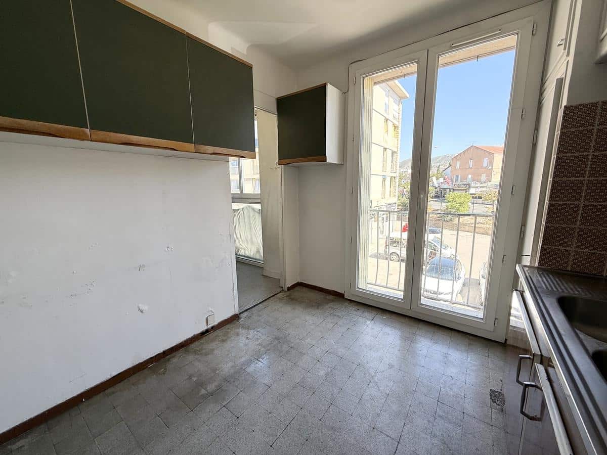 Type 3 de 69 m2 + loggia + cave 13009 Marseille