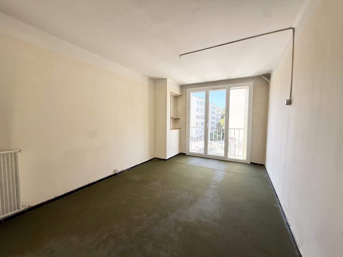 Type 3 de 69 m2 + loggia + cave 13009 Marseille