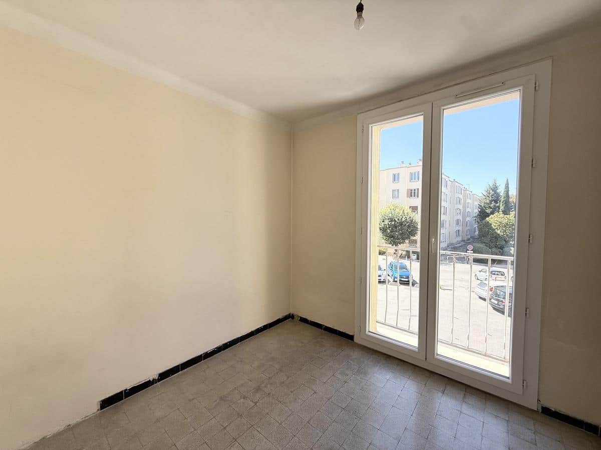 Type 3 de 69 m2 + loggia + cave 13009 Marseille
