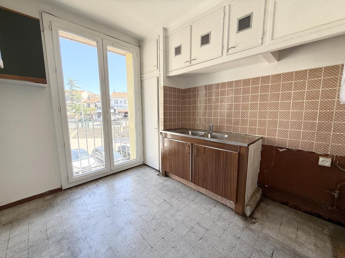 Type 3 of 69 m2 + loggia + cellar 13009 Marseille
