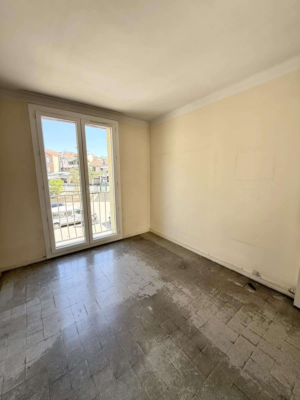 Type 3 of 69 m2 + loggia + cellar 13009 Marseille