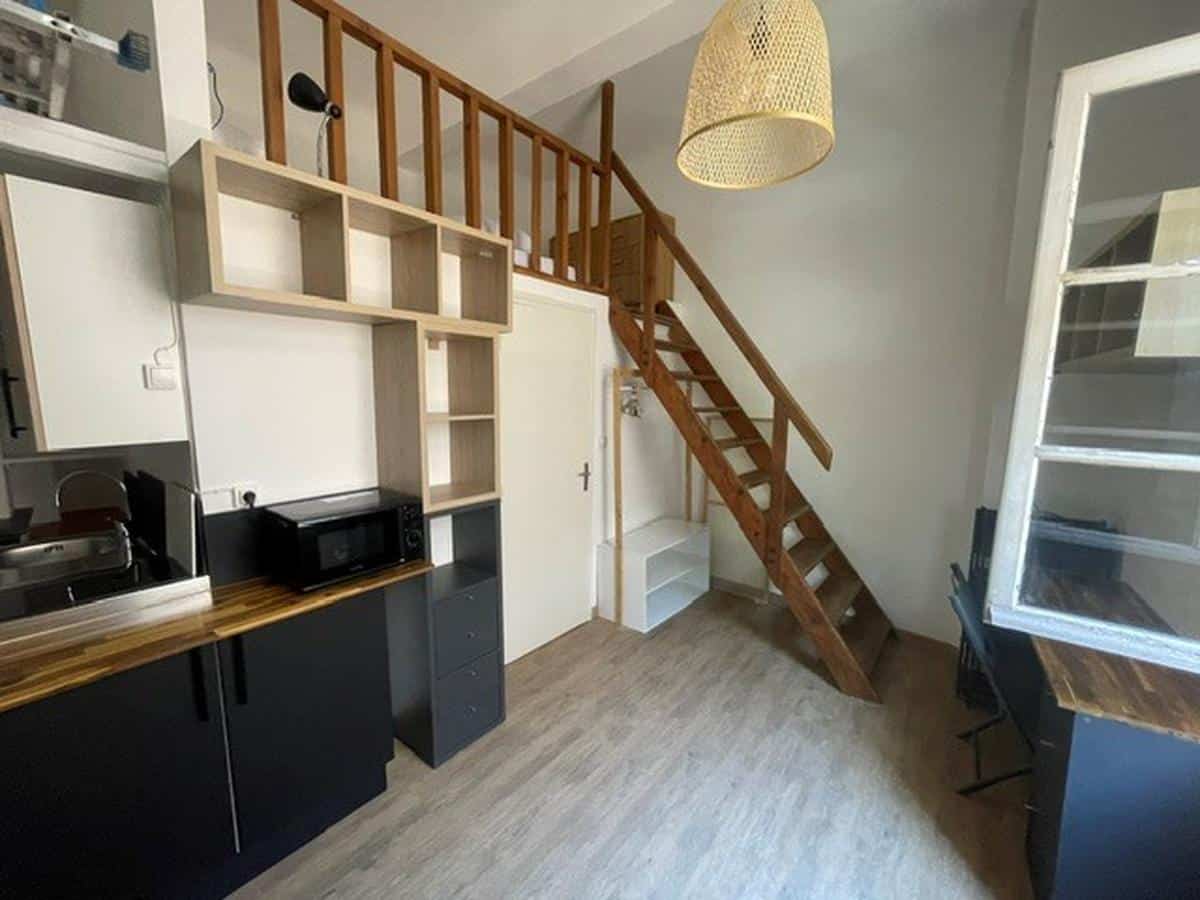 VAUVENARGUES STREET / CITY CENTER: COMPLETELY RENOVATED APARTMENT