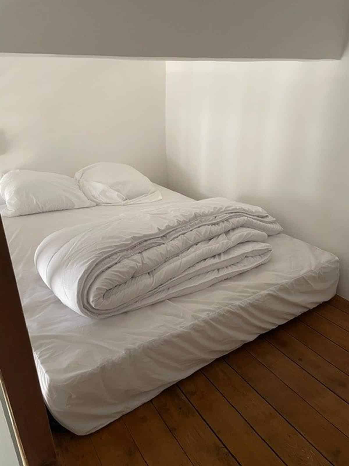 VAUVENARGUES STREET / CITY CENTER: COMPLETELY RENOVATED APARTMENT