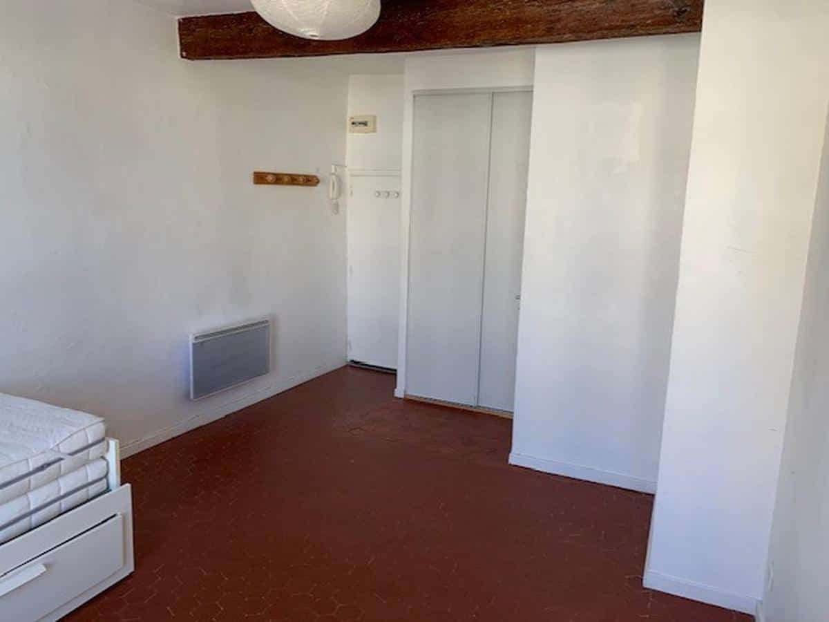 City center / Studio apartment for rent in very good condition