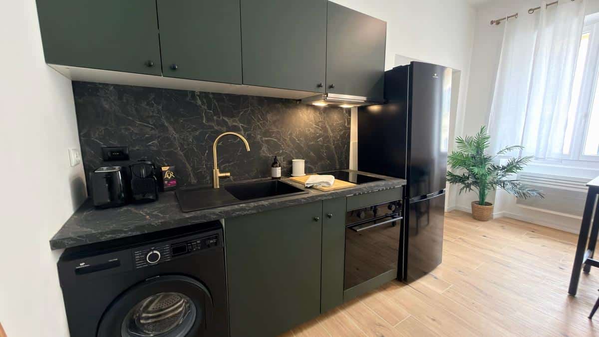 STUDIO MEUBLE – PROX VIEUX PORT – RUE SAINTE / RUE PARADI