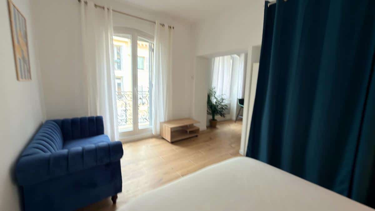 FURNISHED STUDIO – PROX VIEUX PORT – RUE SAINTE / RUE PARADI