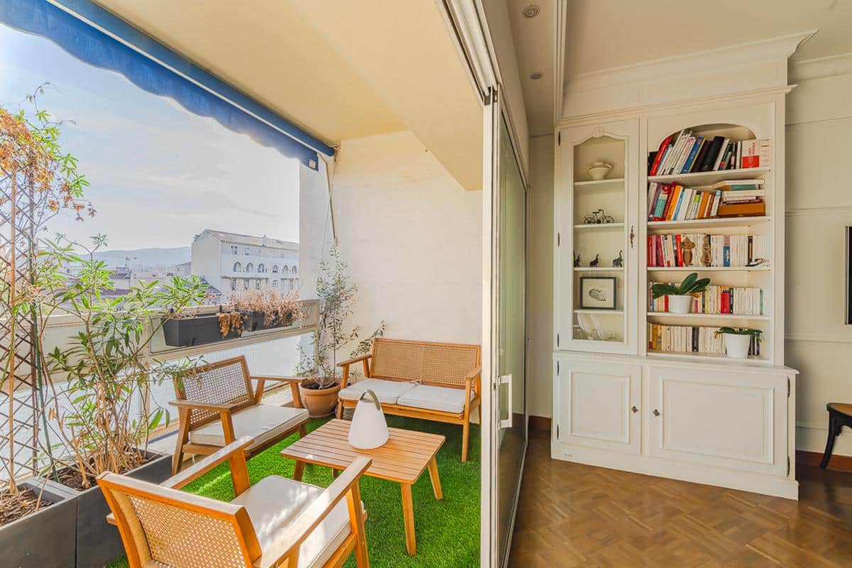 Type 3 de 91,40 m2 + terrasse + loggia + cave 13008 Marseill