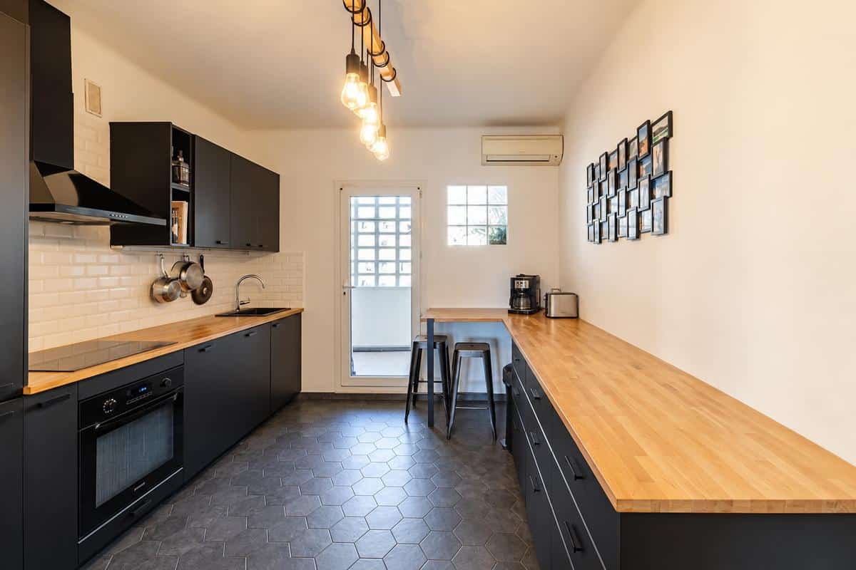 Type 3 de 91,40 m2 + terrasse + loggia + cave 13008 Marseill