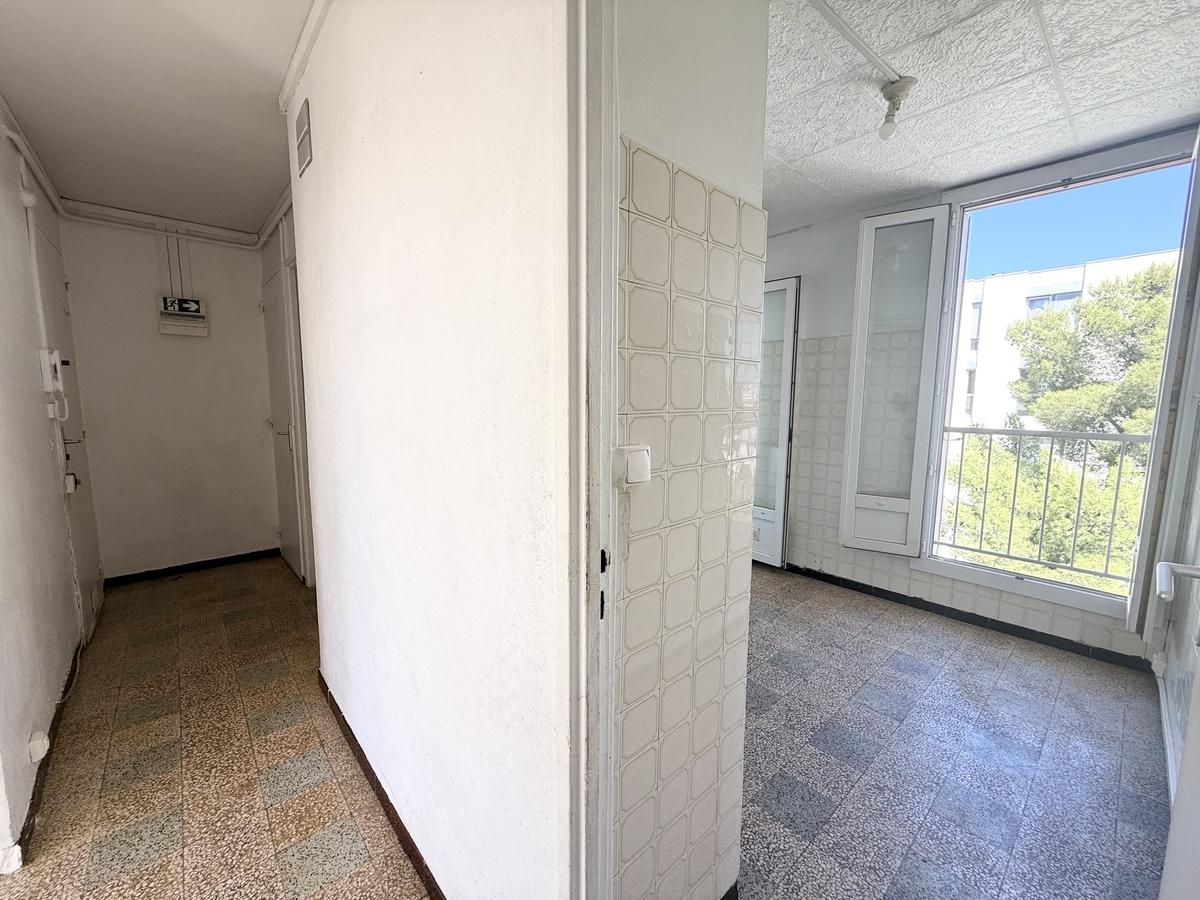 Type 3 de 55 m2 + loggia Marseille 9ème.