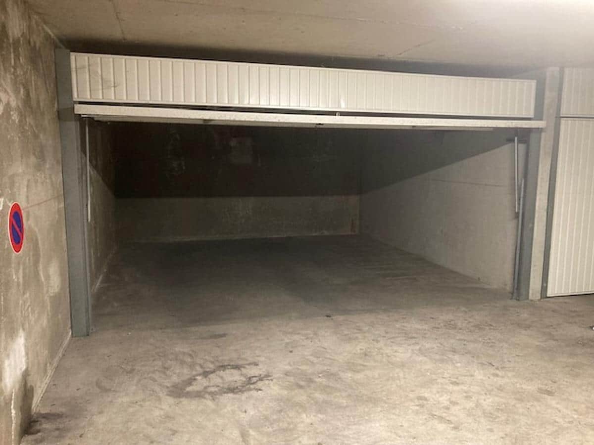 MARSEILLE 13003 RUFFI STREET DOUBLE GARAGE