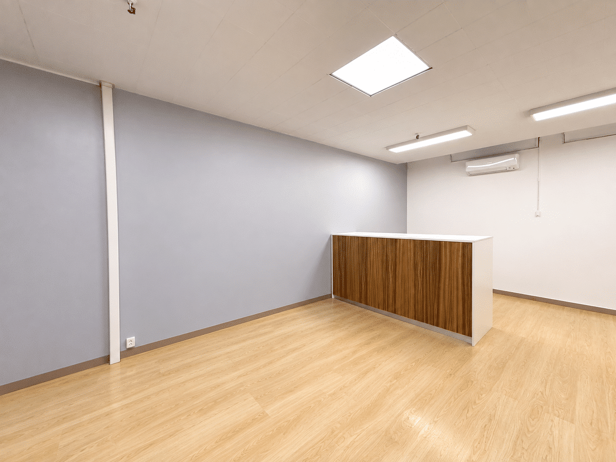 Local of 46 m2 Mermoz Marseille 8th
