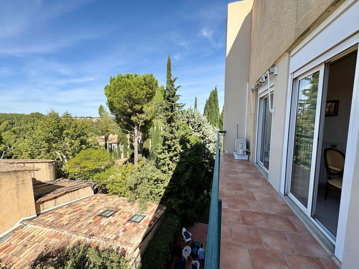 4-room apartment with terrace, garage, and cellar