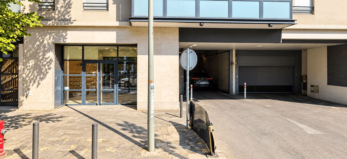 Closed garage of 14 m2 Marseille 8th