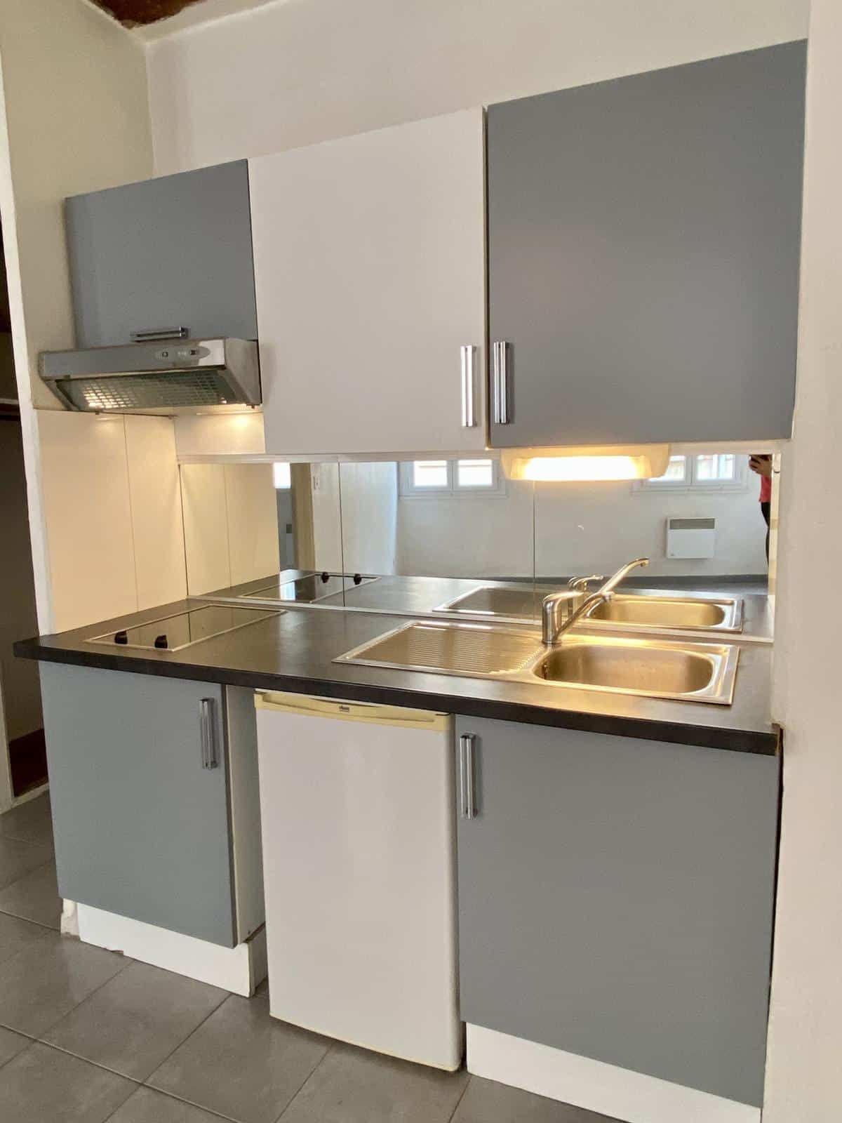 Unfurnished 1-bedroom apartment in the city center – Rue de la Couronne
