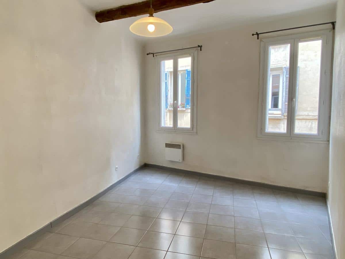 Unfurnished 1-bedroom apartment in the city center – Rue de la Couronne