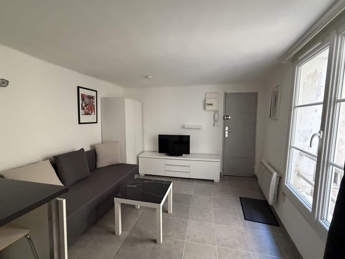 Furnished studio in a quiet location on Rue de l'Ecole